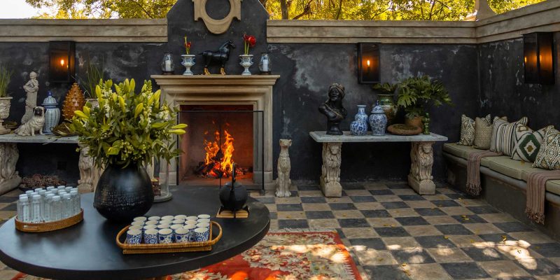 Fairlawns-Fireside-Coutryard_04